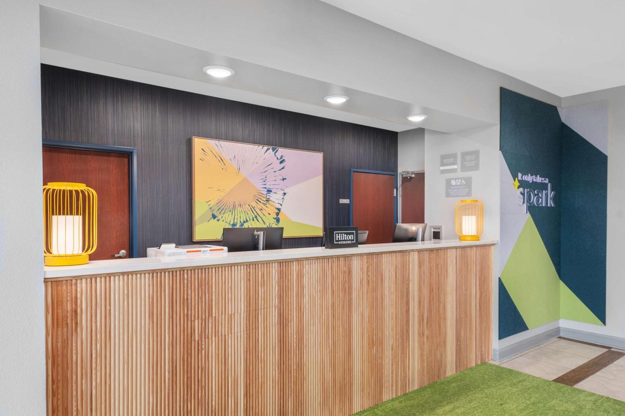 Spark By Hilton Minot Exterior foto
