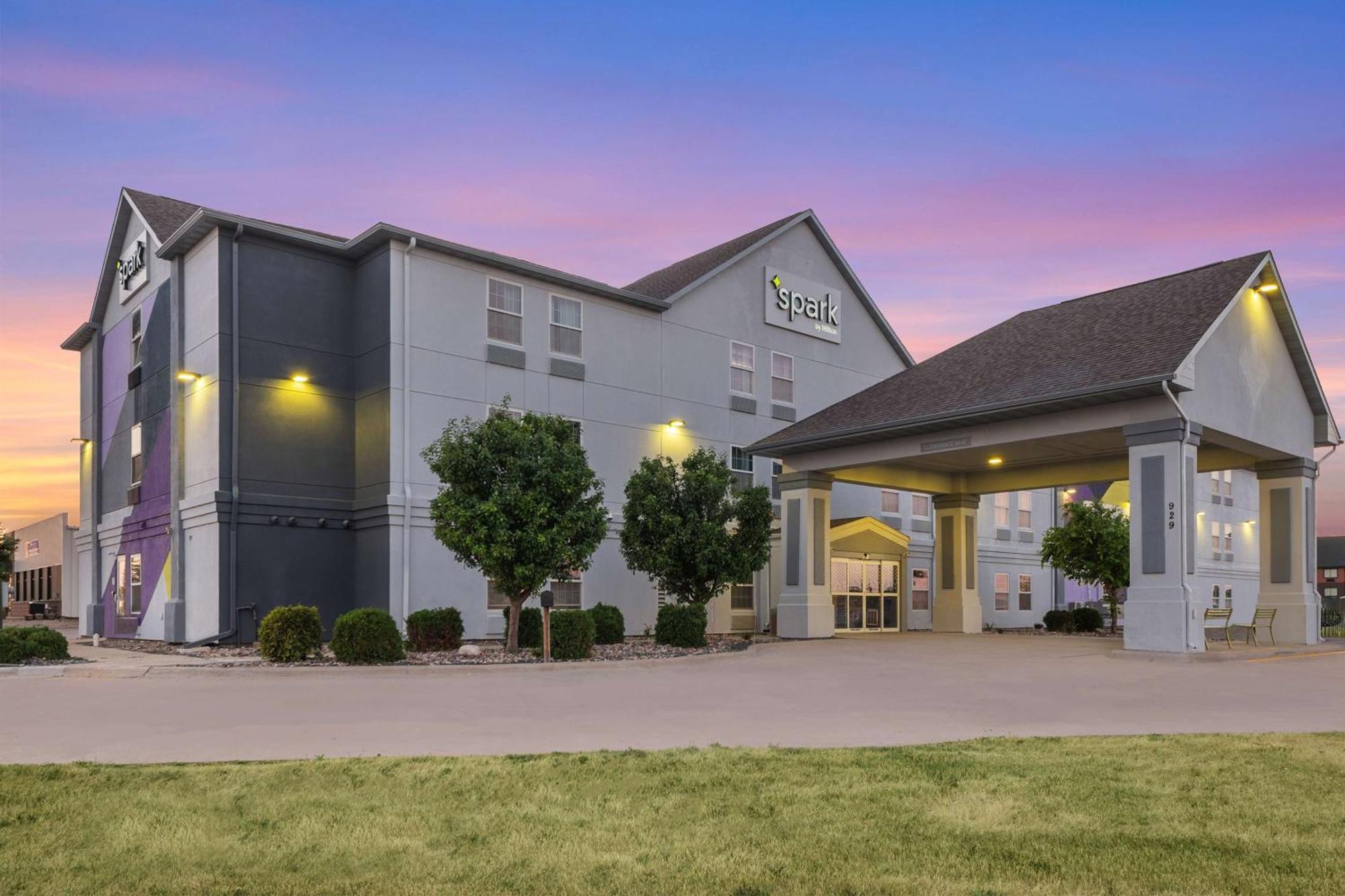 Spark By Hilton Minot Exterior foto