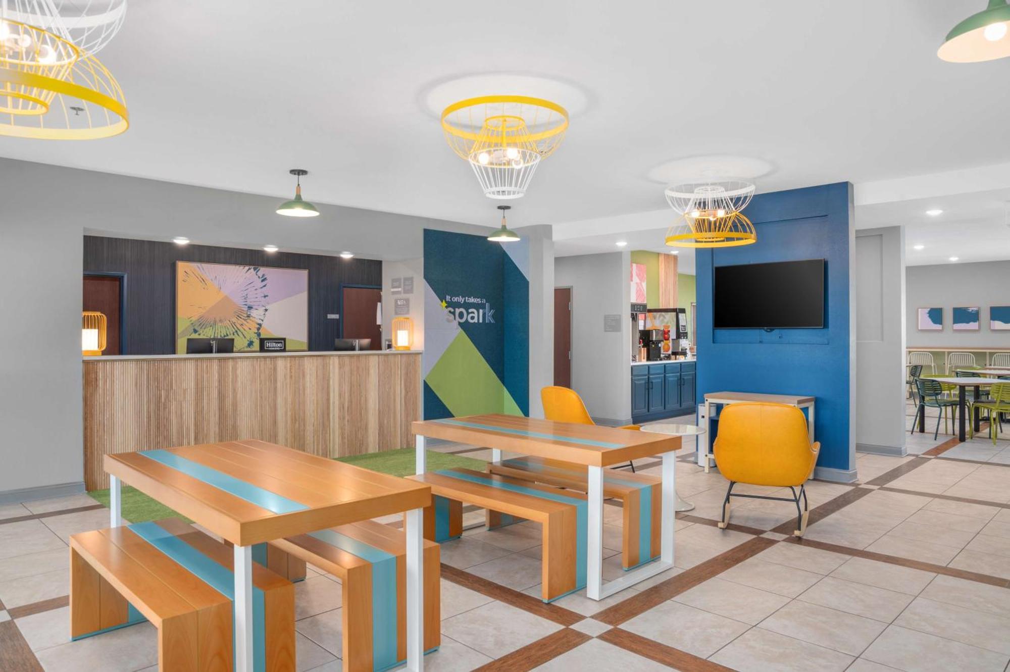 Spark By Hilton Minot Exterior foto