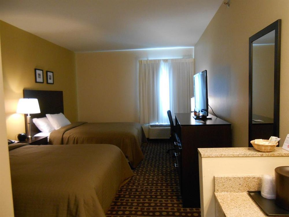 Spark By Hilton Minot Exterior foto